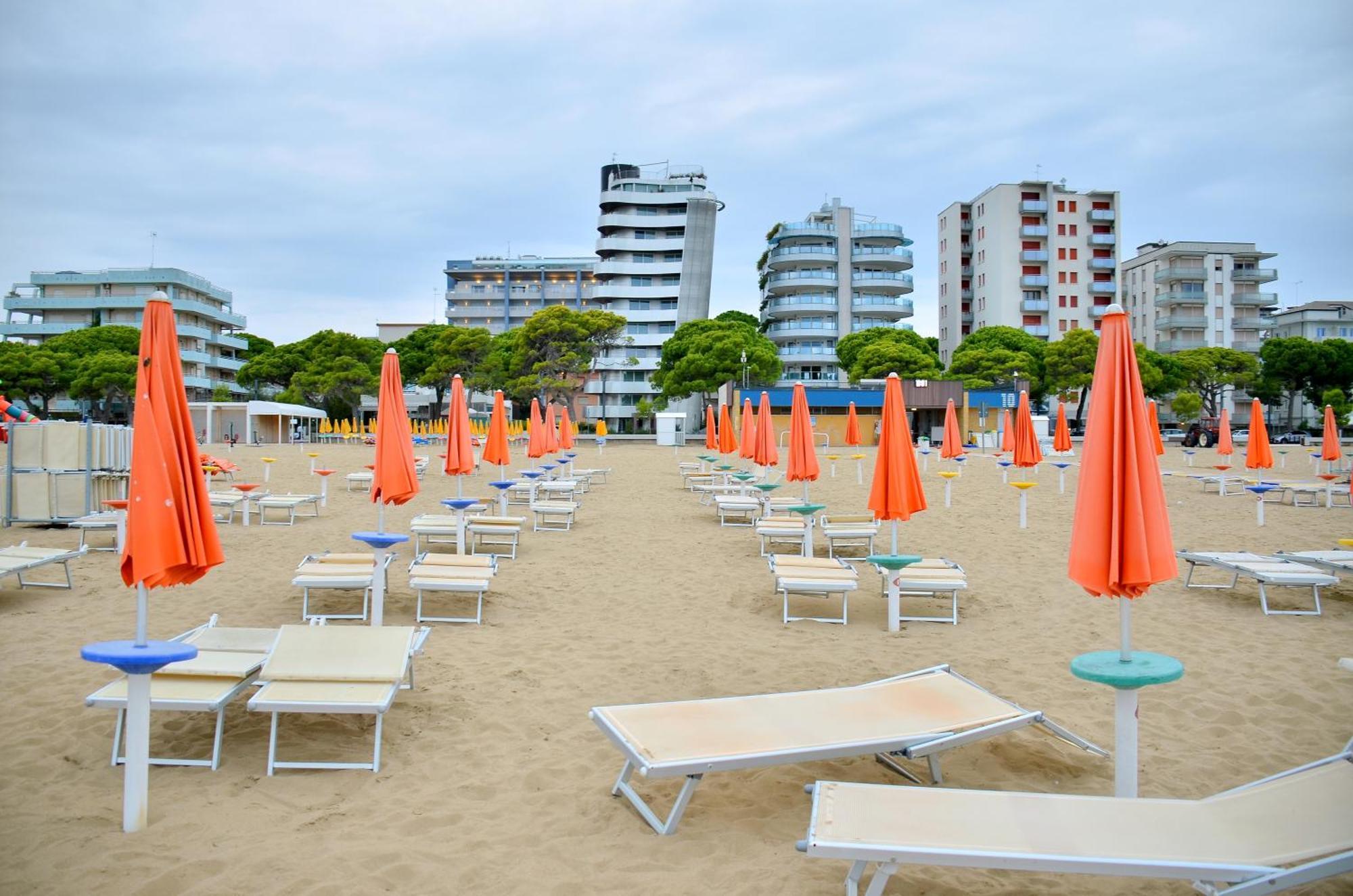 Hotel Etna Lignano Sabbiadoro Extérieur photo