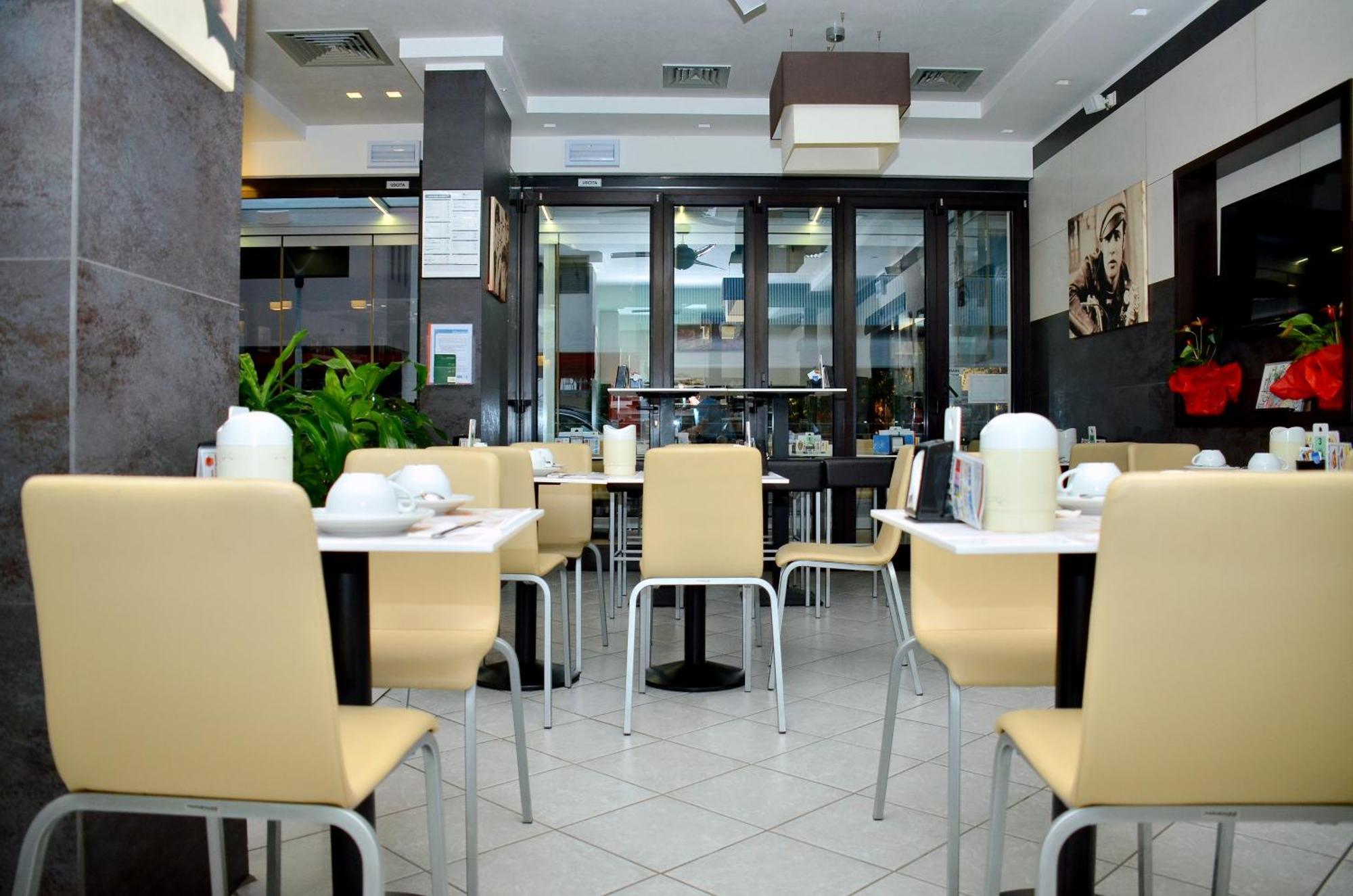 Hotel Etna Lignano Sabbiadoro Extérieur photo